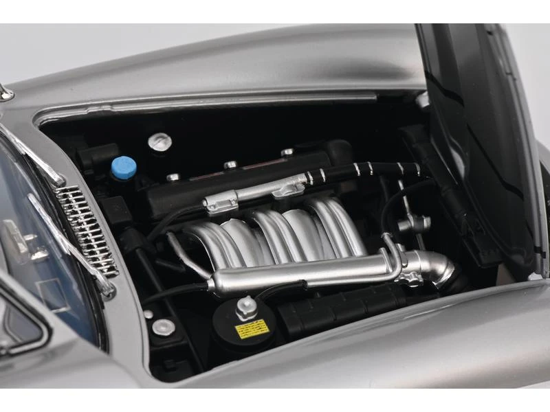 Schuco Sportwagen Mercedes Benz 300 SL Flügeltürer 1:18 8 Schuco Sportwagen Mercedes Benz 300 SL Flügeltürer 1:18 – Bild 6