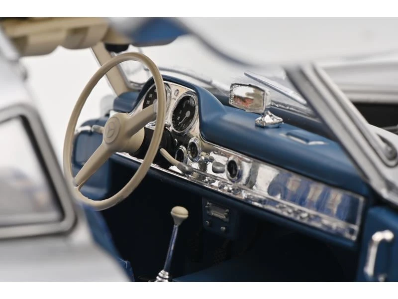 Schuco Sportwagen Mercedes Benz 300 SL Flügeltürer 1:18 15 Schuco Sportwagen Mercedes Benz 300 SL Flügeltürer 1:18 – Bild 13