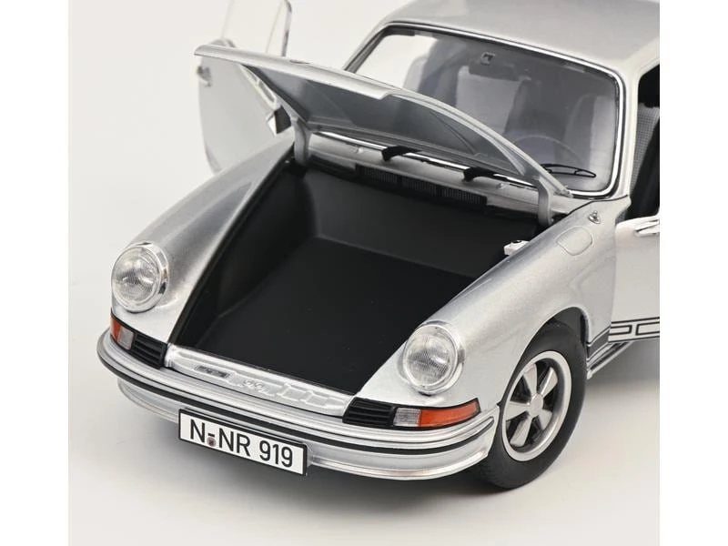 Schuco Sportwagen Porsche 911S Coupé, Silber 1:18 11 Schuco Sportwagen Porsche 911S Coupé, Silber 1:18 – Bild 9